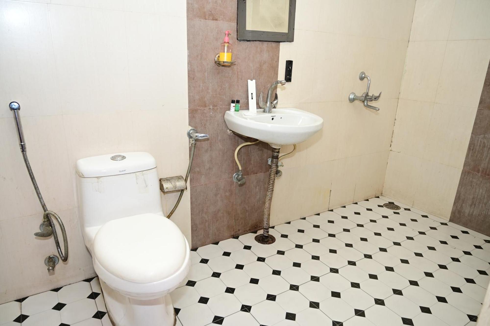 Krishna Pride Hotel 3*